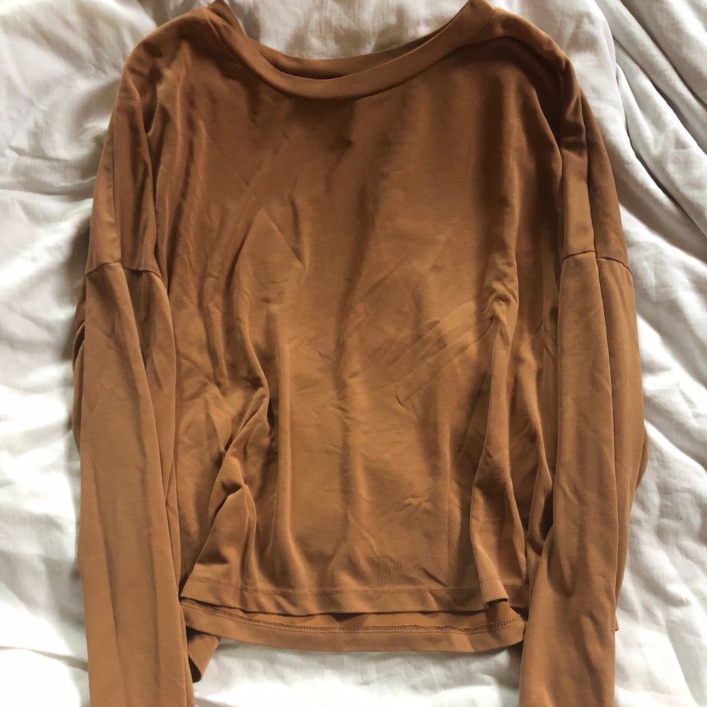 long sleeve crop tee
